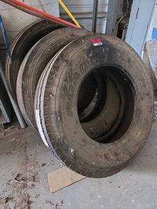 lot 19342 image: RoadX Tires - Set of 3