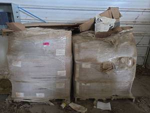 lot 19344 image: Pallet of Stomp Horse Bedding and Admendment