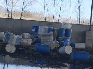 lot 19349 image: 55 Gallon Industrial Plastic Drums - Set of 50
