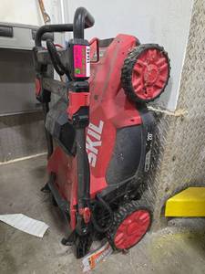 lot 15685 image: Skil 20V Cordless Lawn Mower
