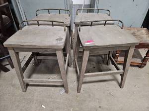 lot 15689 image: Steve Silver Counter Height Bar Stools - Set of 4