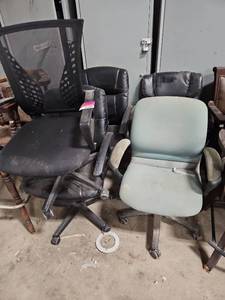 lot 15691 image: Bulk Lot of Various Office Chairs