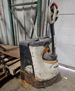 lot 15761 image: Crown 3000 Series Electric Pallet Jack  Model WP3045