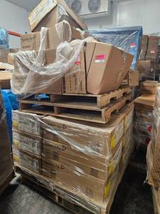 lot 15777 image: Bulk Lot of Sealed Air Food Care Packaging Boxes