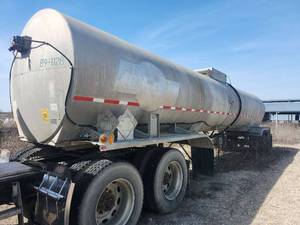 lot 17 image: Commercial Aluminum Tank Trailer 7310 Capacity - SEMI NOT INCLUDED