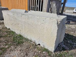 lot 19408 image: Large Concrete Barrier - Approx 3,000lbs