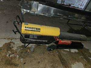 lot 23520 image: Master MH-140T-KFA Portable Kerosene Heater 140,000 BTU