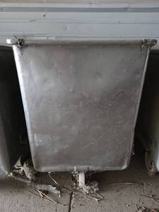 lot 23529 image: Galvanized Metal Tub with Wheels