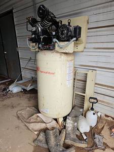lot 23539 image: Ingersoll Rand Industrial Air Compressor Model 2475N7.5-P