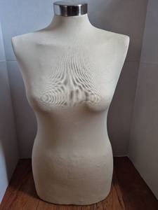 lot 28292 image: Female Dress Form Mannequin with Metal Neck Cap