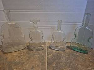 lot 28499 image: Musical Violin Shaped Glass Bottle Collection