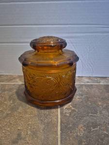 lot 28502 image: Amber Glass Sandwich Pattern Cookie Jar