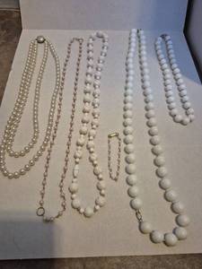 lot 28509 image: Mixed Pearl and Bead Necklace Collection