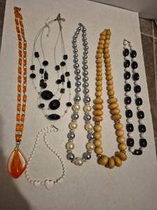lot 28512 image: Mixed Bead Necklace Collection