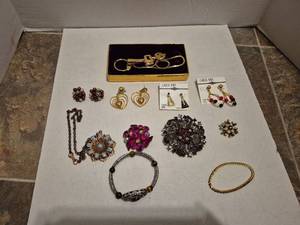 lot 28514 image: Cara Mia Jewelry Collection with Gold Watch Chain