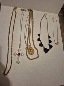 lot 28516 image: Fashion Jewelry Necklace Collection