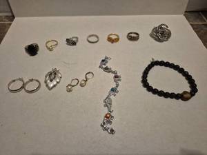 lot 28521 image: Mixed Jewelry Collection Lot
