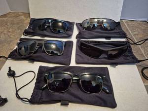 lot 28536 image: Pugs Sunglasses with Black Frame and Dark Lenses