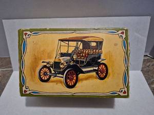 lot 28544 image: 1906 Ford Model N Touring Car Scale Model