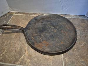 lot 28555 image: Cast Iron Griddle #6
