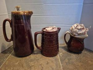 lot 28556 image: Brown Glazed Pottery Set