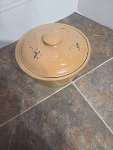 lot 28557 image: USA Stoneware Covered Casserole Dish with Floral Design