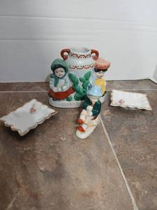 lot 28560 image: Japanese Porcelain Figurine with Decorative Plates Set