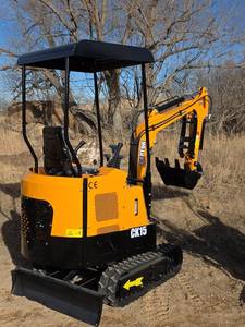 lot 3242 image: CK15J Mini Excavator 13.5HP with Canopy