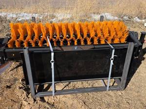lot 3268 image: Skid Steer Sweeper Attachment CK-SE61 - 61 inch Industrial Brush