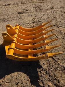 lot 3279 image: CAT 305 32-inch Excavator Ripper Teeth