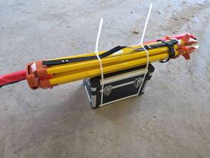 lot 3283 image: Professional Surveyors Tripod Level Set