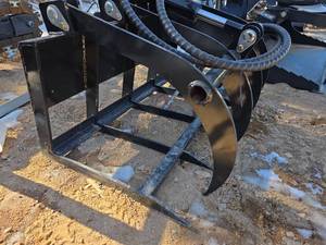 lot 3337 image: Heavy Duty Mini Skid Steer Root Rake Grapple Attachment