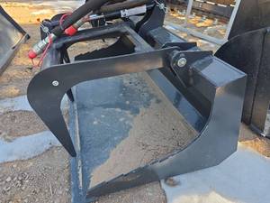 lot 3338 image: Wolverine 44-inch Mini Skid Steer Stump Grapple