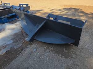 lot 3340 image: LandHonor Skid Steer Utility Hitch Adapter