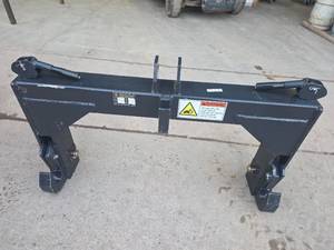 lot 3737 image: Wolverine TR-26-02C Tractor 3-Point Quick Hitch Adapter