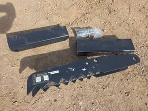 lot 3789 image: Wolverine FCM-31-32 In Inch Backhoe Excavator Thumb Attachments Weld On