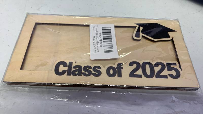 lot 369 image: Threetols 2025 Graduation Gift Money Holder, Wooden Graduation Card Box Cash Holder Congrats Grad Envelope Money Gift Holder for 2025 Graduates College High School Graduation Present (Black) DP60