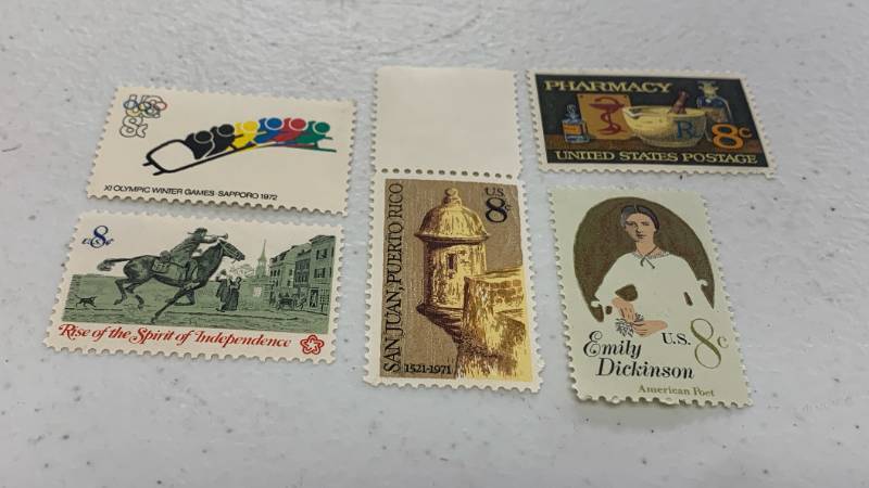 lot 726 image: Vintage US Postage Stamp Collection
