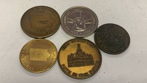 lot 17 image: Vintage Commemorative Coin & Medallion Lot �� U.S. History