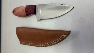 lot 28 image: Handcrafted Fixed Blade Knife full tang with Leather Sheath approx 7 inches hunting fishing