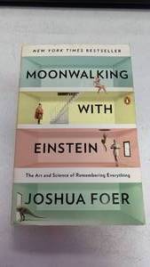 lot 42 image: Moonwalking with Einstein by Joshua Foer paperback book GS80