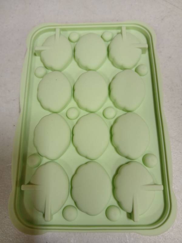 lot 24144 image: Shell Ice Cube Mold 2pk