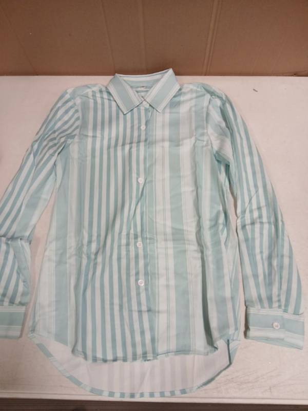 lot 29607 image: Womens Button Down Blouse Light Green XS