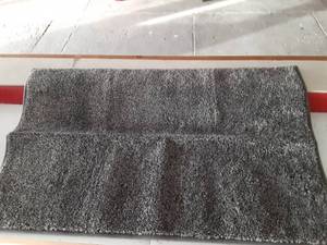 lot 1496 image: Entrance Rug 31x19 - Retail $0