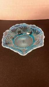 lot 13 image: Vintage aqua blue opalescent wave edge finger bowl