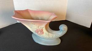 lot 29 image: Hull Art pottery dogwood cornucopia vase