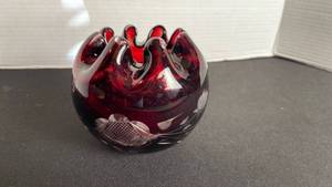 lot 37 image: Bohemian ruby cut to clear rose bowl