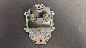 lot 60 image: Vintage Wilton cast-iron match holder with lid and stoll painting