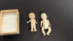 lot 82 image: Vintage bisque baby dolls, approximately 3 inches