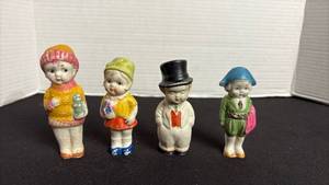 lot 84 image: Antique bisque 4 inch frozen Charlotte penny dolls